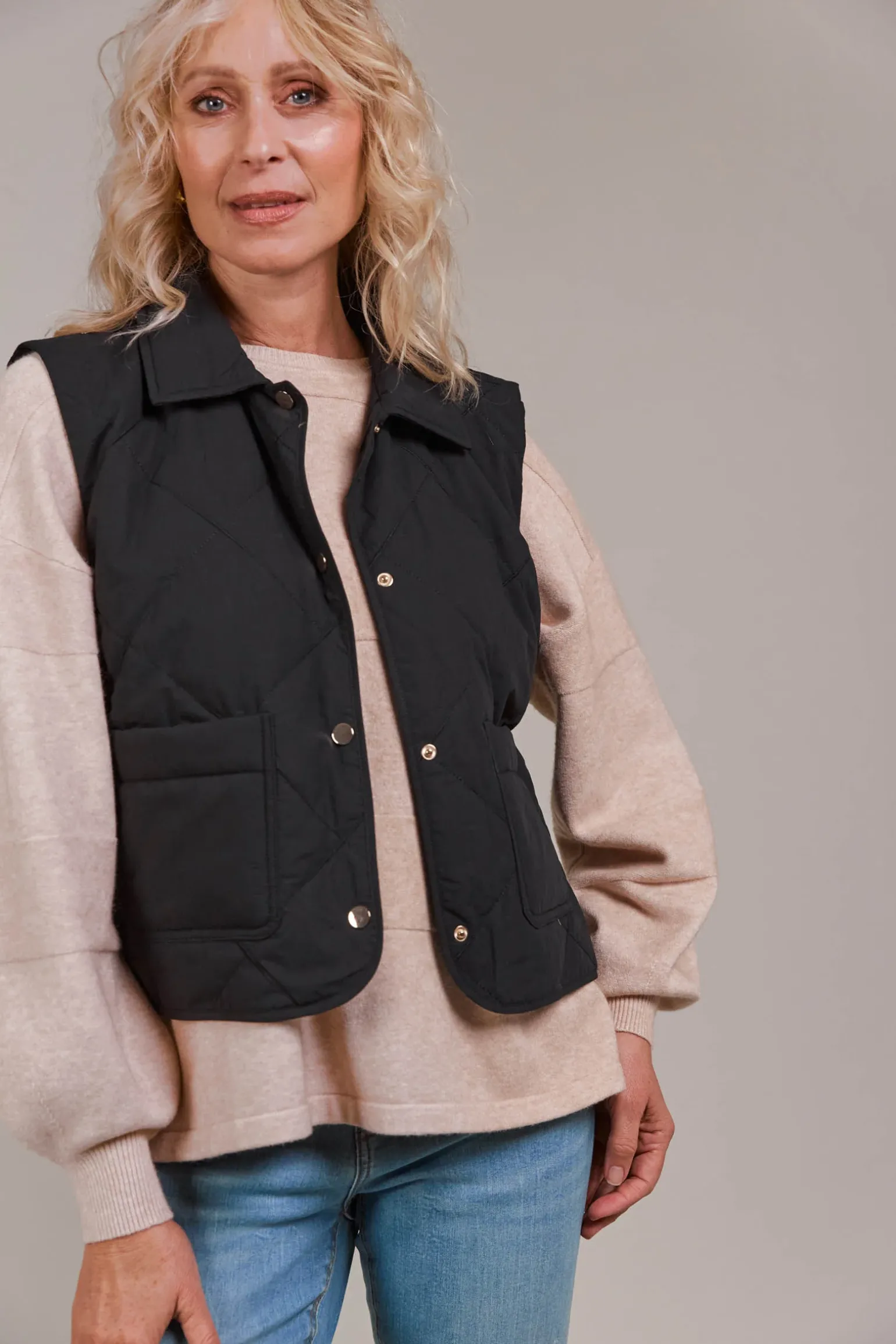 Argo Crop Vest - Black