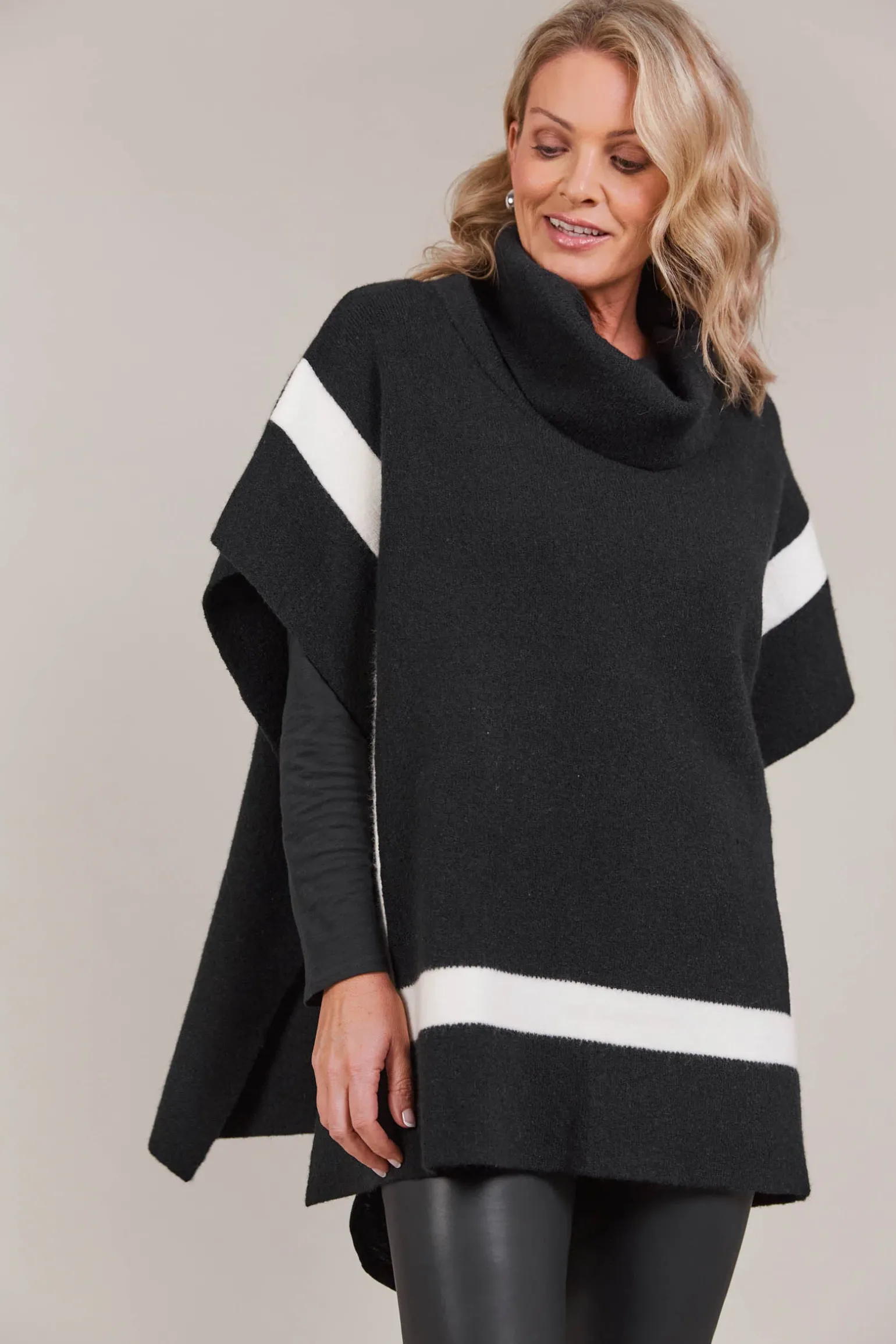 Avino Poncho - Black