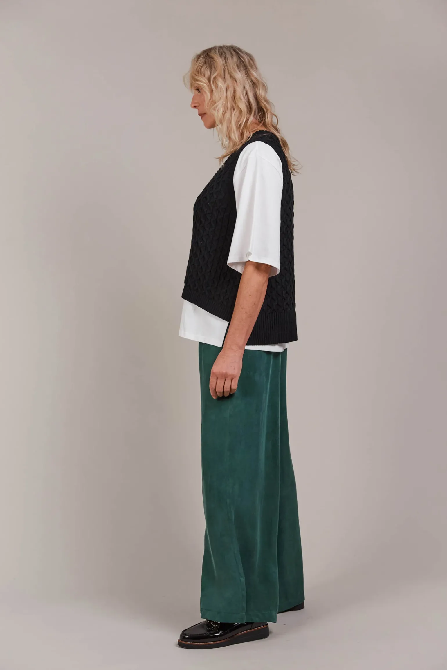 Naviva Vest - Black