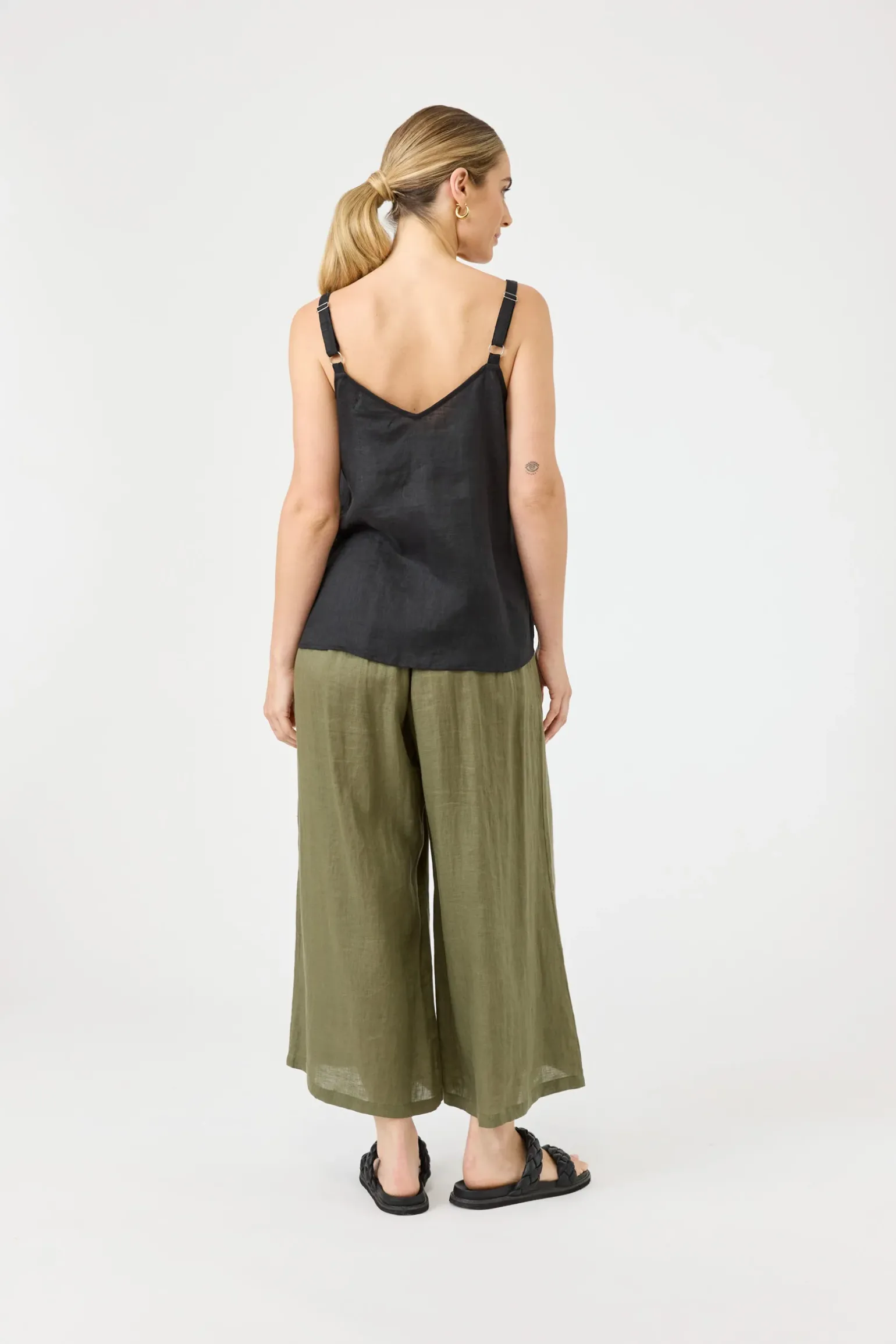 Studio Tank - Ebony