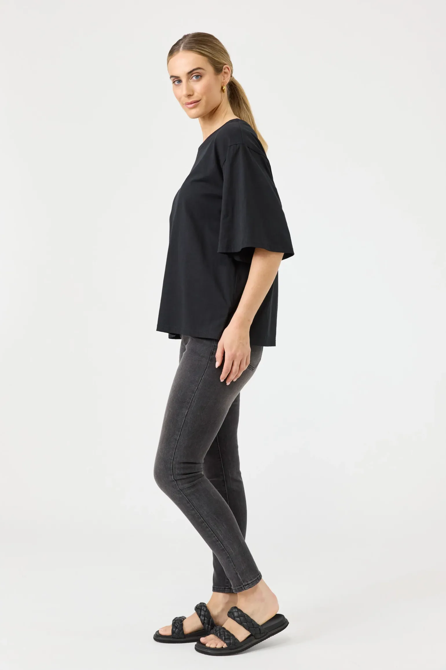Studio Tshirt - Ebony