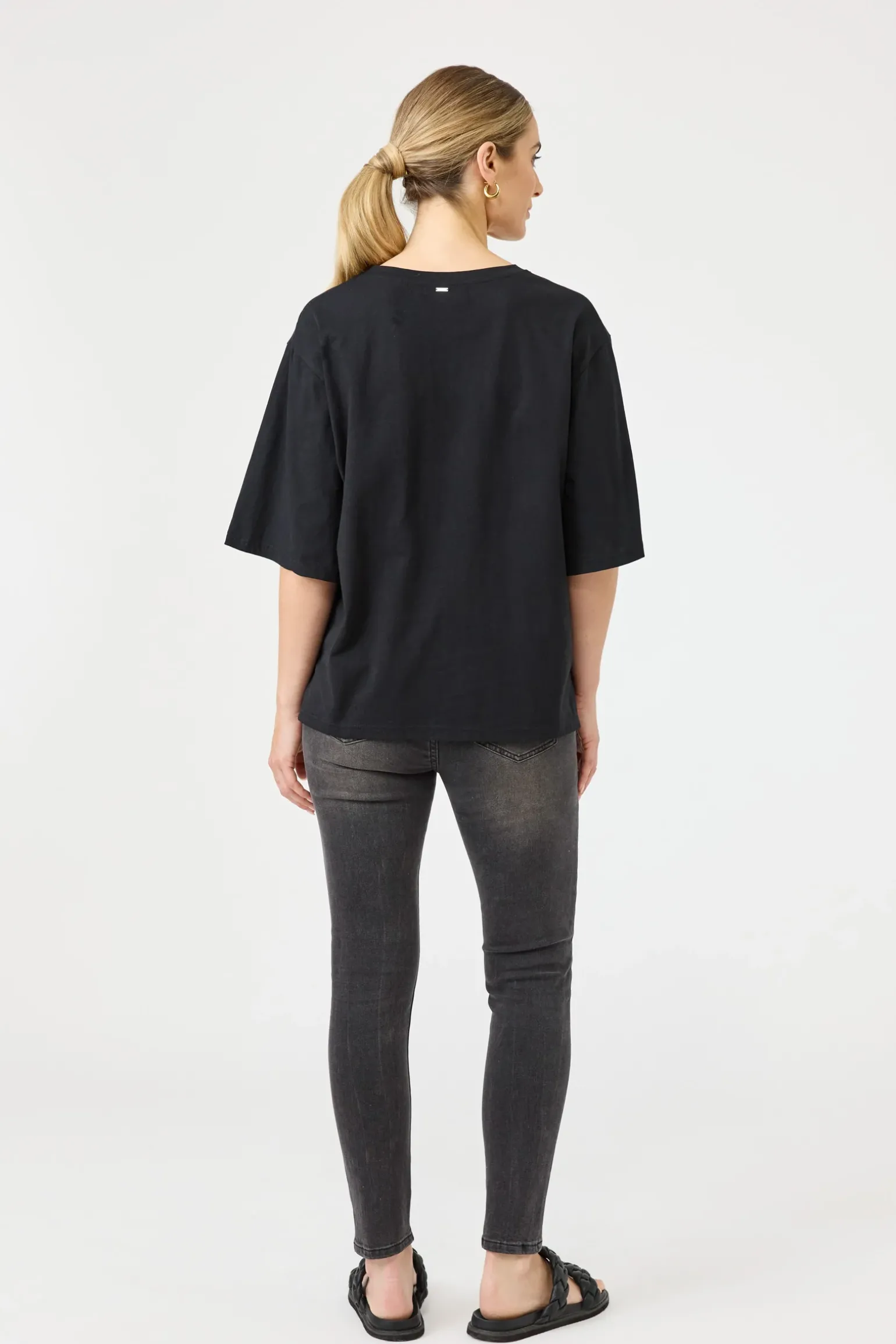 Studio Tshirt - Ebony
